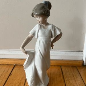 Lladro “ How Pretty”